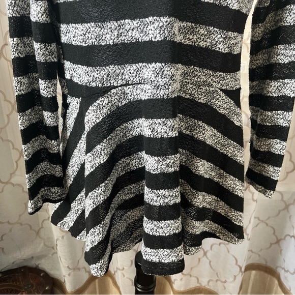 Women’s Daisy Fuentes Black White Striped Cardigan Size Small - Picture 3 of 8